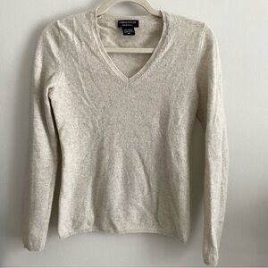 LORD & Taylor V-Neck 100% Cashmere Sweater Size XS/S